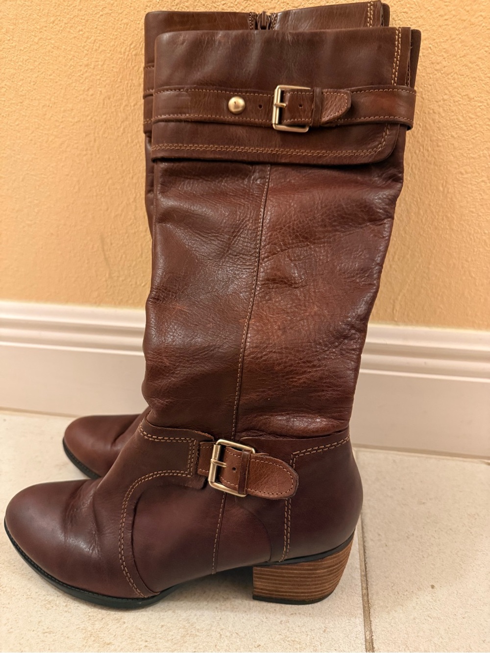 Women’s Clark’s leather knee high boots 9.5